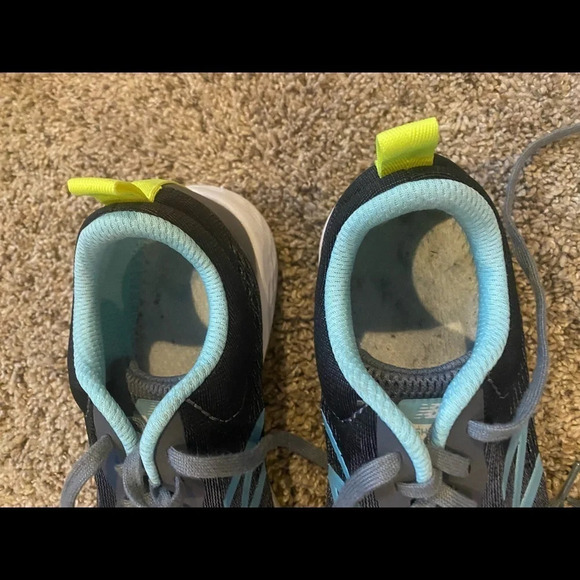 New balance sneakers - Picture 3 of 5